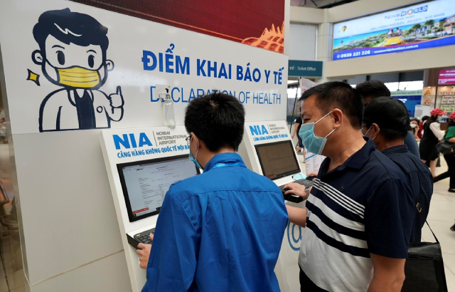 Khuyến khích hành khách đi máy bay chủ động khai báo y tế điện tử từ trước khi làm thủ tục hàng không.