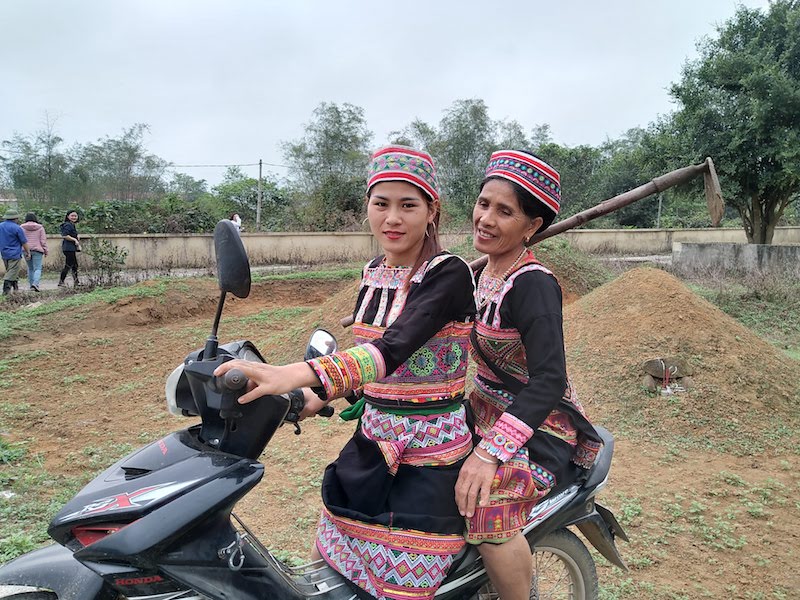 Bà Lương Thị ĐIến và con dâu