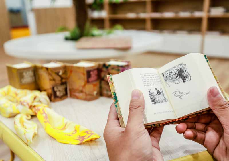 Bản đặc biệt vi quyển (Miniature books) của “Những người phụ nữ bé nhỏ”