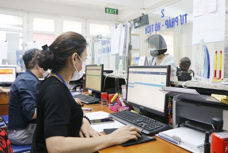 Giải quyết thủ tục hành chính tại bộ phận một cửa UBND phường