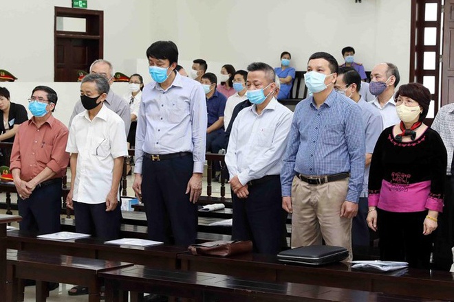 Các bị cáo tại phiên toà sơ thẩm Các bị cáo tại phiên toà sơ thẩm