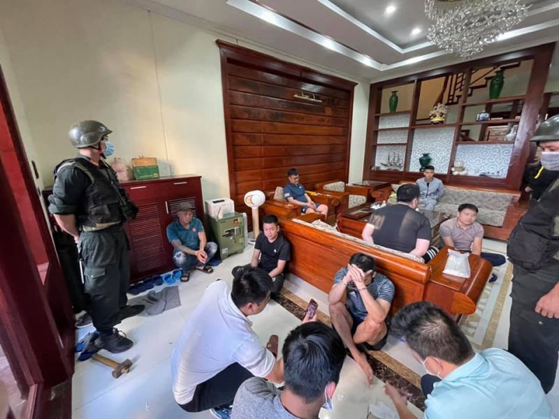 Các đối tượng đánh bạc bị bắt giữ Các đối tượng đánh bạc bị bắt giữ