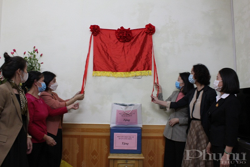 Công trình sửa chữa Mái ấm tình thương cho gia đình bà Phùng Thị Dung của Hội PN quận Long Biên và Hội PN quận Ba Đình là phần việc ý nghĩa chào mừng Đại hội Đại biểu phụ nữ thành phố Hà Nội dự kiến tổ chức vào ngày 24 và 25 tháng 11/2021