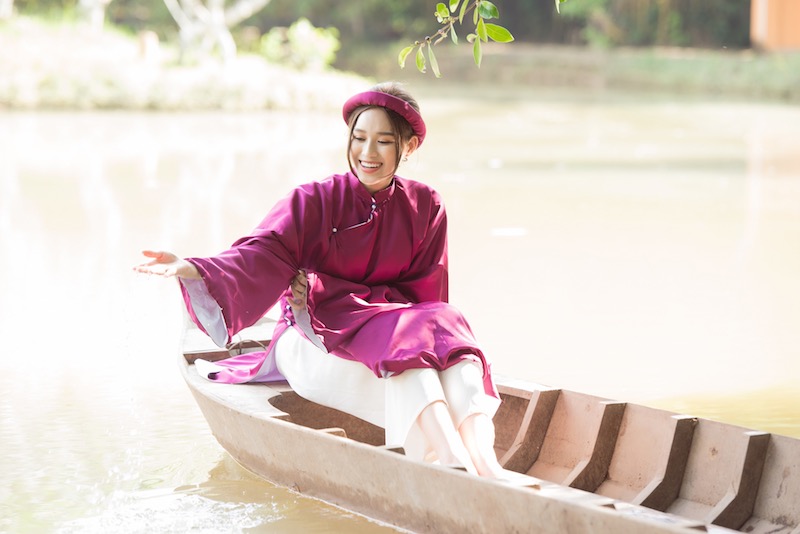 Hoa hậu Đỗ Hà khoe sắc trong tà áo dài khi giới thiệu về Việt Nam đến đấu trường Miss World 2021 - ảnh 1