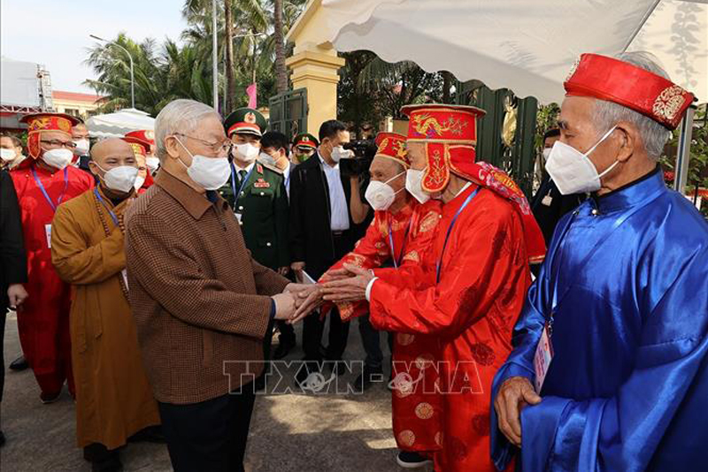 Tổng Bí thư Nguyễn Phú Trọng cùng nhân dân thôn 5, xã Yên Sở, huyện Hoài Đức