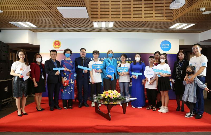 Các đại biểu tham dự lễ kỷ niệm ngày Trẻ em thế giới