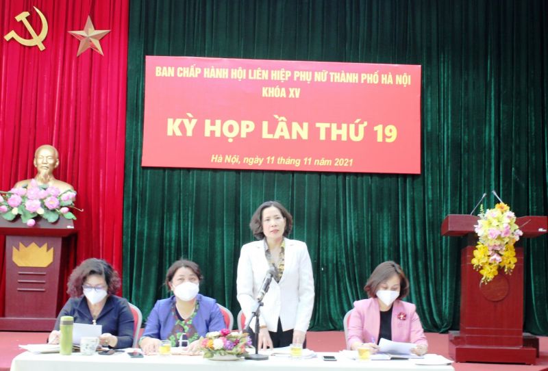 Đồng chí Lê Kim Anh – Chủ tịch Hội LHPN Hà Nội phát biểu chủ trì hội nghị
