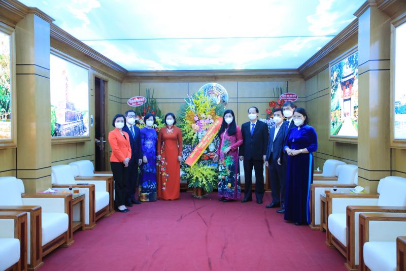 Phó Bí thư Thường trực Thành ủy Hà Nội cùng lãnh đạo TP chúc mừng UBMTTQ thành phố