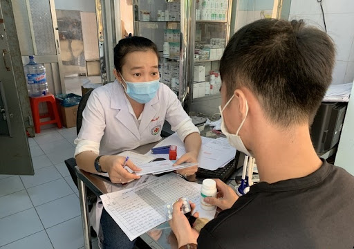 Việc điều trị cho bệnh nh&acirc;n HIV gặp kh&oacute; khăn trong bối cảnh đại dịch Covid-19