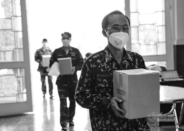 Lực lượng quân đội được giao nhiệm vụ lo hậu sự cho người mất vì Covid-19. Ảnh: Thanh Tùng