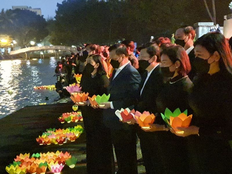 Lãnh đạo TP Hà Nội cầu nguyện cho các linh hồn tử vong trong đại dịch được siêu thoát Lãnh đạo TP Hà Nội cầu nguyện cho các linh hồn tử vong trong đại dịch được siêu thoát