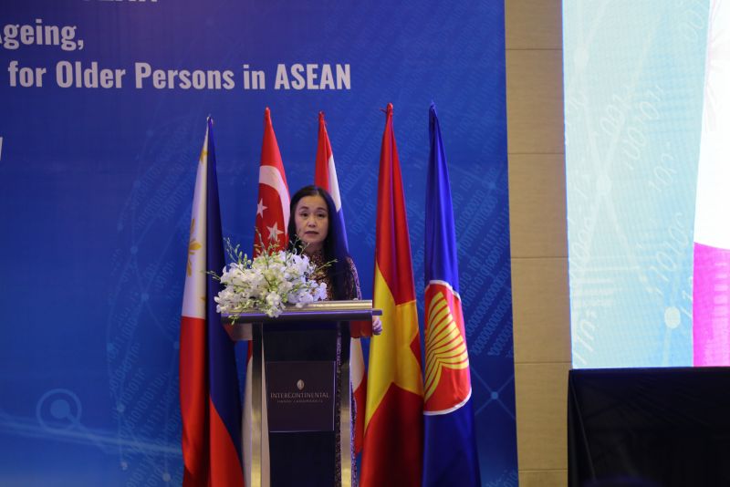 B&agrave; Naomi Kitahara, Trưởng đại diện UNFPA tại Việt Nam ph&aacute;t biểu tại hội thảo