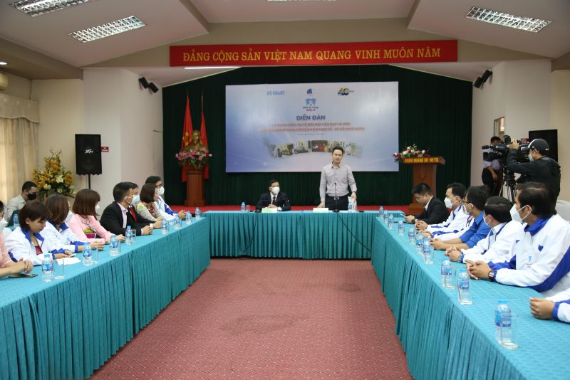 Dự và chủ trì Diễn đàn có anh Nguyễn Kim Quy, Ủy viên BTV Trung ương Đoàn, Phó Chủ tịch Trung ương Hội LHTN Việt Nam và ông Trịnh Văn Hào, Giám đốc Marketing Tập đoàn Thiên Long; đặc biệt là sự có mặt của các thầy cô giáo tham dự chương trình “Chia sẻ cùng thầy cô” năm 2021