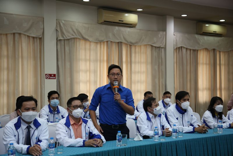 các thầy cô giáo chia sẻ những kinh nghiệm thực tiễn của mình trong quá trình giảng dạy, việc áp dụng công nghệ thông tin vào dạy và học gặp những khó khăn như thế nào…