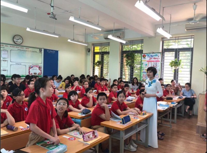 Cô giáo Nguyễn Chi Giang (trường Tiểu học Đặng Trần Côn, Thanh Xuân, Hà Nội) mong muốn các học sinh thân yêu phải nêu cao tinh thần tự giác; phụ huynh hợp tác chặt chẽ với cô giáo để đôn đốc, động viên các con học tập, rèn luyện để đạt được kết quả cao. Cô giáo Nguyễn Chi Giang (trường Tiểu học Đặng Trần Côn, Thanh Xuân, Hà Nội) mong muốn các học sinh thân yêu phải nêu cao tinh thần tự giác; phụ huynh hợp tác chặt chẽ với cô giáo để đôn đốc, động viên các con học tập, rèn luyện để đạt được kết quả cao.