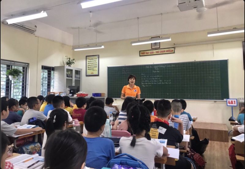 Cô giáo Chi Giang tâm luôn nhìn nhận, những kiến thức văn hóa, sự sáng tạo của trí tuệ chính là sức mạnh, là tài sản vô giá của mỗi người, là hành trang bước vào tương lai của các con. Cô giáo Chi Giang tâm luôn nhìn nhận, những kiến thức văn hóa, sự sáng tạo của trí tuệ chính là sức mạnh, là tài sản vô giá của mỗi người, là hành trang bước vào tương lai của các con.