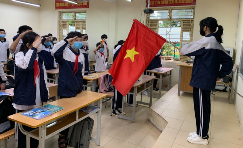 HS lớp 9 trường THCS Mai Đình, Sóc Sơn trong ngày đầu tiên trở lại trường