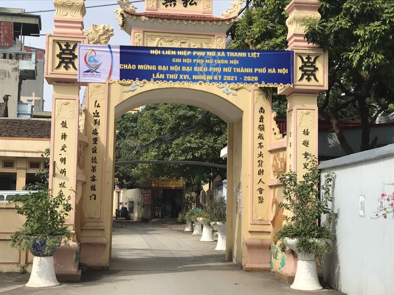 ... hay các cổng làng