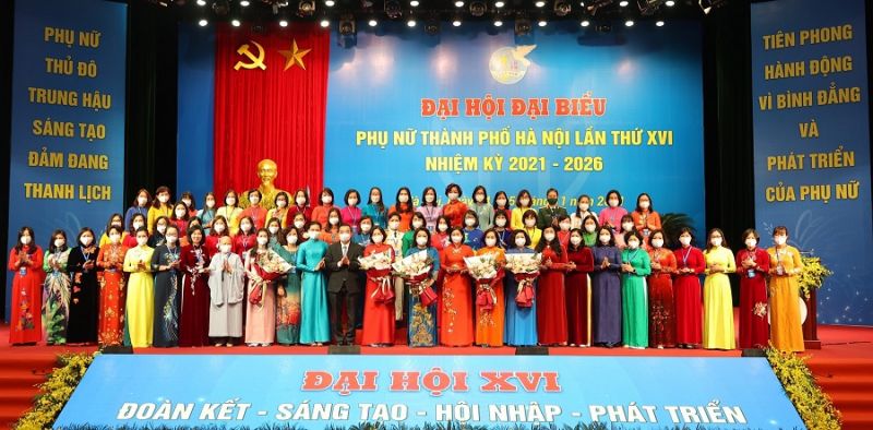 Lãnh đạo Trung ương Hội LHPN Việt Nam và Thành phố Hà Nội tặng hoa chúc mừng Ban Chấp hành Hội LHPN Hà Nội lần thứ XVI, nhiệm kỳ 2021- 2026 Lãnh đạo Trung ương Hội LHPN Việt Nam và Thành phố Hà Nội tặng hoa chúc mừng Ban Chấp hành Hội LHPN Hà Nội lần thứ XVI, nhiệm kỳ 2021- 2026
