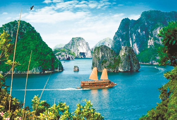 Vịnh Hạ Long (Quảng Ninh) đoạt giải Điểm tham quan hàng đầu châu Á