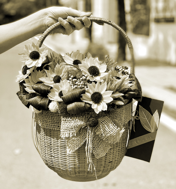 Sản xuất hoa khô không chỉ đáp ứng nhu cầu khách hàng trong nước mà còn là sản phẩm xuất khẩu ra nhiều nước trên thế giới