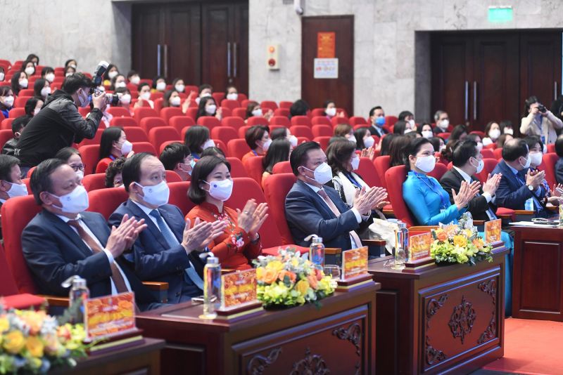 Lãnh đạo TP chúc mừng kết quả mà Hội LHPN thành phố đạt được