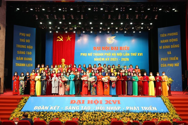 Lãnh đạo Trung ương và Thành phố chúc mừng 65 đồng chí trong BCH Hội LHPN Hà Nội nhiệm kỳ 2021-2026 Lãnh đạo Trung ương và Thành phố chúc mừng 65 đồng chí trong BCH Hội LHPN Hà Nội nhiệm kỳ 2021-2026