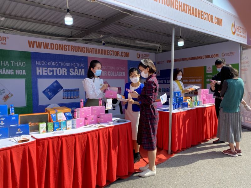 Chị Dương Thúy An, nhà phân phối sản phẩm của Công ty TNHH Lavite