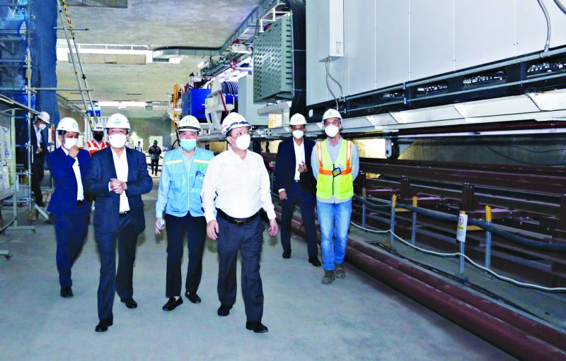 Bí thư Thành ủy Hà Nội Đinh Tiến Dũng kiểm tra công trường dự án đường sắt đô thị