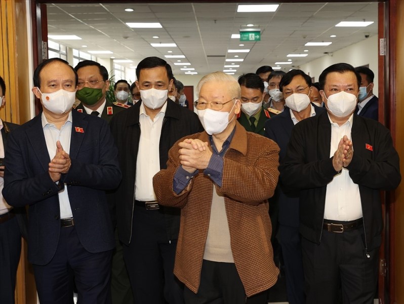 Tổng Bí thư Nguyễn Phú Trọng cùng các đại biểu Quốc hội trong Đoàn TP Hà Nội đến dự cuộc tiếp xúc. Tổng Bí thư Nguyễn Phú Trọng cùng các đại biểu Quốc hội trong Đoàn TP Hà Nội đến dự cuộc tiếp xúc.