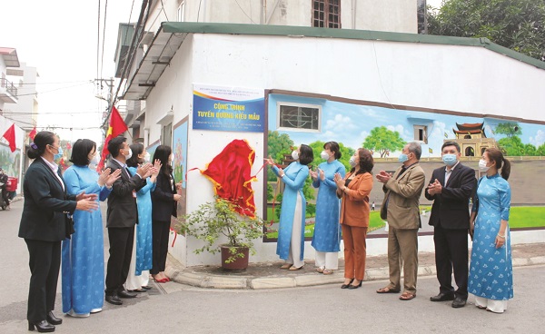 Hội LHPN huyện Gia L&acirc;m tổ chức gắn biển c&ocirc;ng tr&igrave;nh ch&agrave;o mừng Đại hội Đại biểu Phụ nữ th&agrave;nh phố H&agrave; Nội lần thứ XVI, 2021-2026