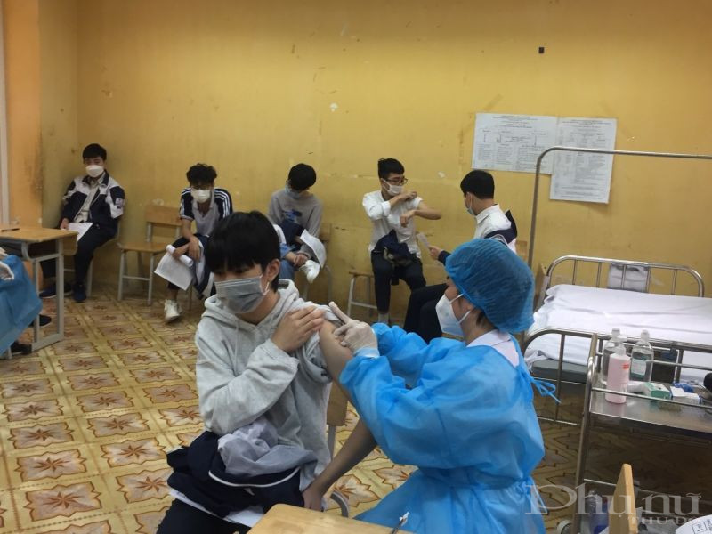 Hà Nội tiêm vắc xin Pfizer cho học sinh từ 14-17 tuổi.