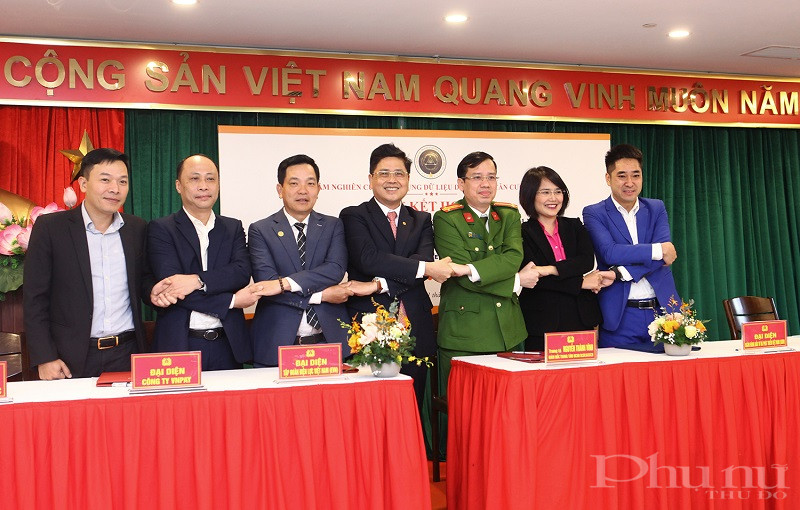 Đại diện Tập đoàn Điện lực Việt Nam và Cục