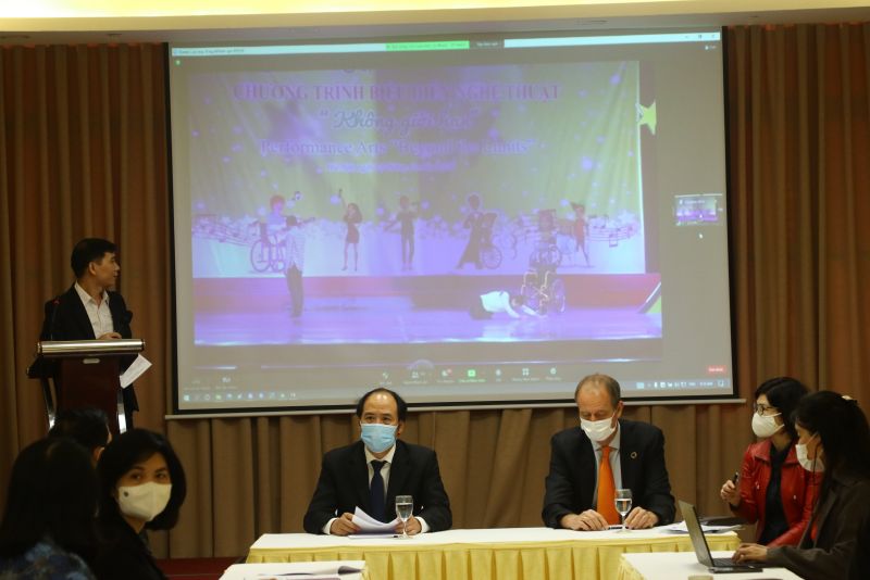 Các đại biểu trình bày tại chương trình