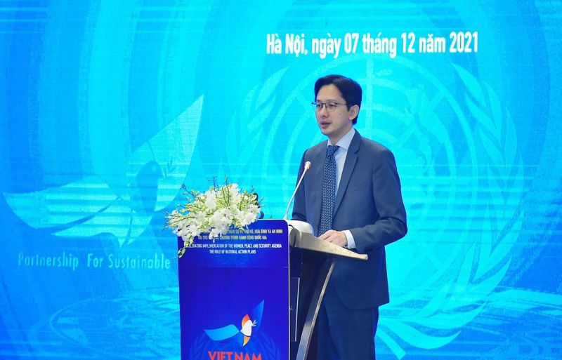 Vụ trưởng Vụ c&aacute;c tổ chức quốc tế, Trợ l&yacute; Bộ trưởng Ngoại giao Đỗ H&ugrave;ng Việt ph&aacute;t biểu tại Hội thảo