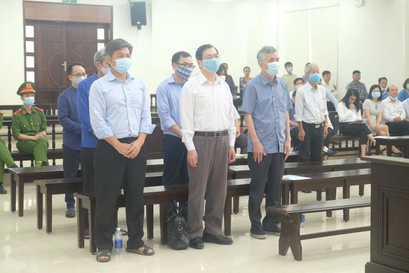 Các bị cáo tại phiên toà sơ thẩm