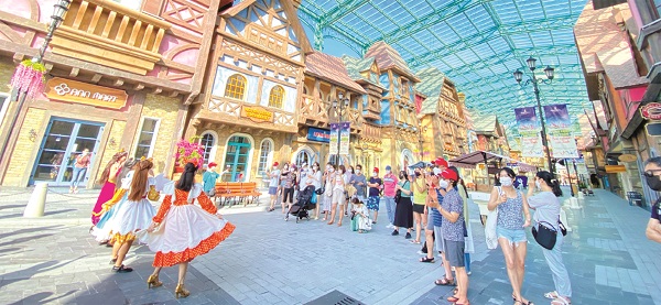 Đoàn khách quốc tế đầu tiên trở lại Phú Quốc nghỉ dưỡng và trải nghiệm hoạt động du lịch sau 2 năm bị ảnh hưởng bởi dịch Covid-19