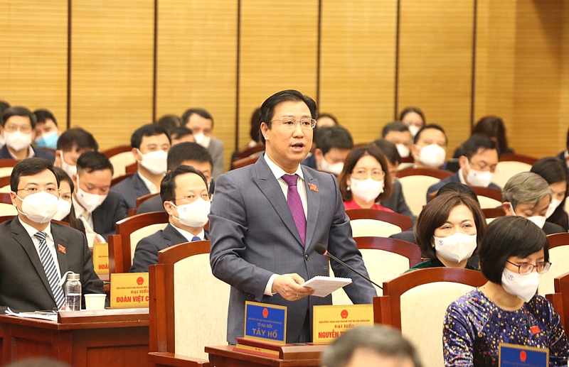 Đại biểu Nguyễn Thanh Bình - tổ quận Tây Hồ đặt câu hỏi chất vấn