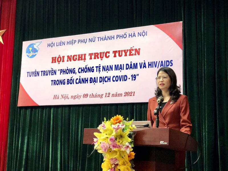 Phó Chi cục trưởng Chi cục Phòng, chống tệ nạn xã hội, Sở Lao động, Thương binh và Xã hội Lê Thị Thúy làm báo