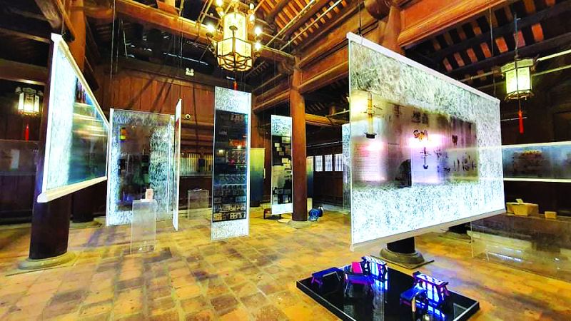 Không gian trưng bày các tác phẩm tham gia cuộc thi Designed by Vietnam 2021 với chủ đề “Đánh thức truyền thống”tại Tuần lễ thiết kế Việt Nam