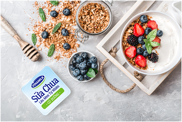 Sữa chua l&agrave; b&iacute; quyết kiểm so&aacute;t c&acirc;n nặng v&agrave; chăm s&oacute;c sắc đẹp của nhiều chị em. Ảnh: Vinamilk