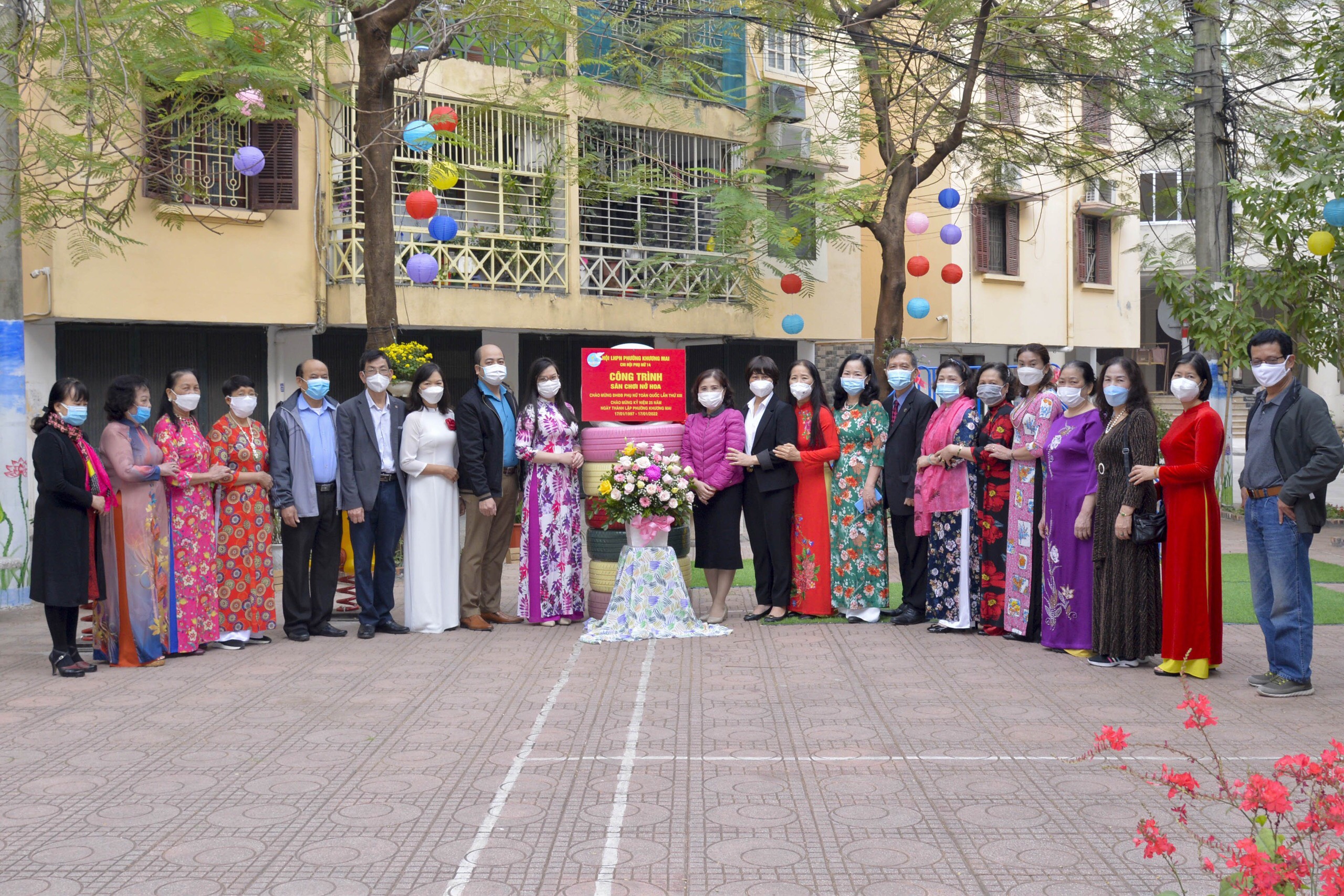 C&aacute;c đại biểu chụp ảnh lưu niệm