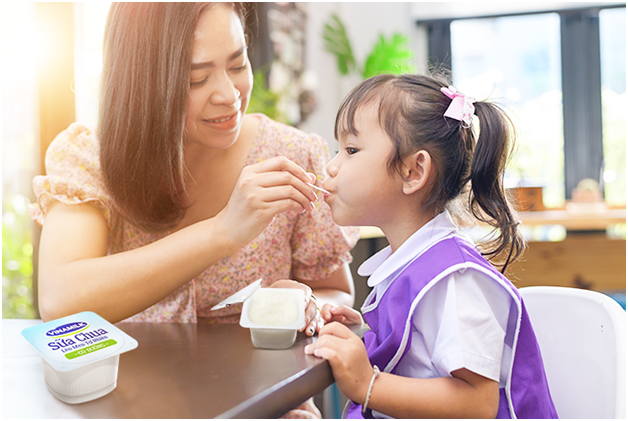 Sữa chua Vinamilk chứa 12 triệu men Bulgaricus châu Âu cùng nhiều chất dinh dưỡng như vitamin A, D3, khoáng chất... được lên men tự nhiên giúp hỗ trợ tiêu hóa, hấp thu hiệu quả dưỡng chất. Ảnh: Shutterstock Sữa chua Vinamilk chứa 12 triệu men Bulgaricus châu Âu cùng nhiều chất dinh dưỡng như vitamin A, D3, khoáng chất... được lên men tự nhiên giúp hỗ trợ tiêu hóa, hấp thu hiệu quả dưỡng chất. Ảnh: Shutterstock