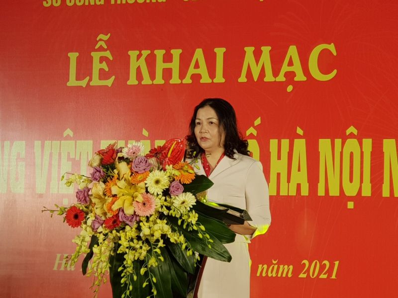 B&agrave; Trần Thị Phương Lan, Quyền Gi&aacute;m đốc Sở C&ocirc;ng Thương H&agrave; Nội ph&aacute;t biểu khai mạc Tuần h&agrave;ng Việt th&agrave;nh phố H&agrave; Nội năm 2021 tại huyện Thanh Tr&igrave;