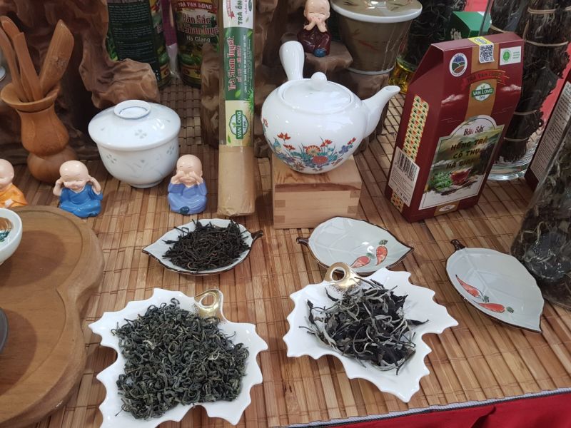 Sản phẩm ch&egrave; cổ thụ H&agrave; Giang đến với Tuần h&agrave;ng Việt th&agrave;nh phố H&agrave; Nội năm 2021 tại huyện Thanh Tr&igrave;