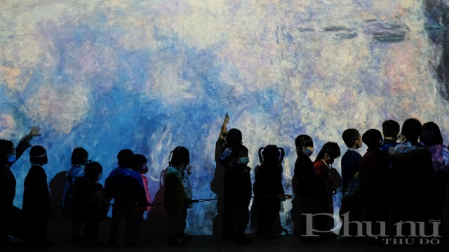 Triển lãm “Lặng yên rực rỡ” tại VCCA thu hút nhiều khán giả thuộc mọi lứa tuổi. Triển lãm “Lặng yên rực rỡ” tại VCCA thu hút nhiều khán giả thuộc mọi lứa tuổi.