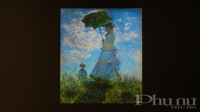 Hình ảnh tác phẩm “Woman with a Parasol / Người phụ nữ với chiếc ô” (1875) của Claude Monet (Ảnh: Hanoi Grapevine). Hình ảnh tác phẩm “Woman with a Parasol / Người phụ nữ với chiếc ô” (1875) của Claude Monet (Ảnh: Hanoi Grapevine).