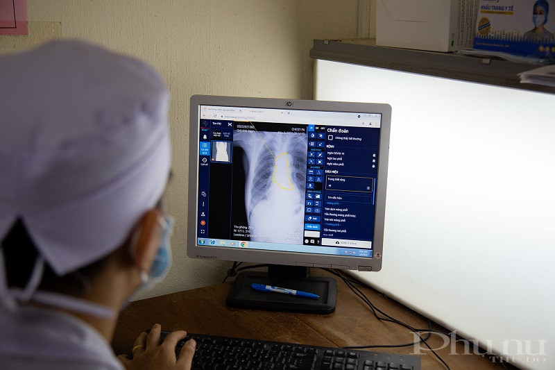 Bác sĩ sử dụng DrAid™ trong chẩn đoán hình ảnh.