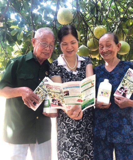 Bà Phạm Thị Lý dành nhiều tâm huyết cho nông dân.