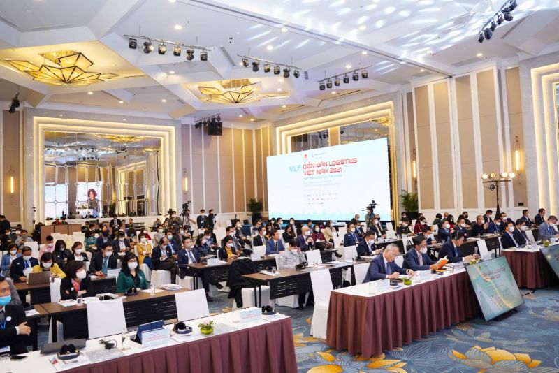 Quang cảnh diễn đ&agrave;n